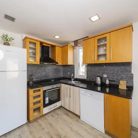 Апартаменты Refreshing Flat Within Walking Distance To Konyaalti With Sea View In Анталья