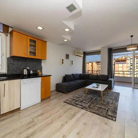 Refreshing Flat Within Walking Distance To Konyaalti With Sea View In Апартаменты Анталья