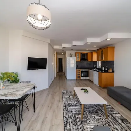 Апартаменты Refreshing Flat Within Walking Distance To Konyaalti With Sea View In Анталья