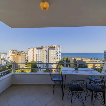 Refreshing Flat Within Walking Distance To Konyaalti With Sea View In * Анталья